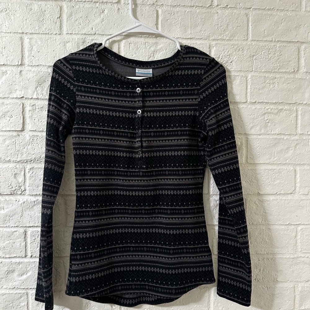 Columbia Black and Gray Patterned Button Down Shirt